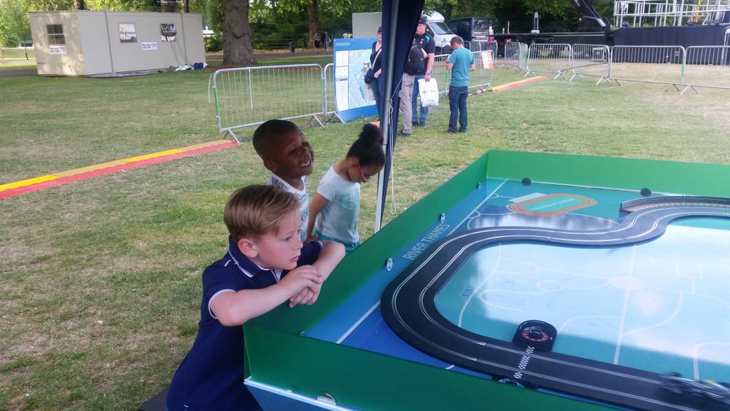 MR_GUWU's tweet image. Kinetic Car Racing!! Love that #Pavegen @LaurenceKC