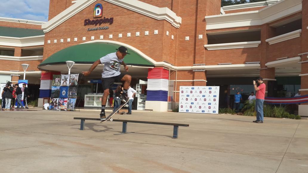 CCPA_paraguay's tweet photo. Ya estamos en el shopping D Cnel Oviedo. 
 Breakdance y Skateboard #FreestylePY @laembajada http://t.co/KMwwIxHatI