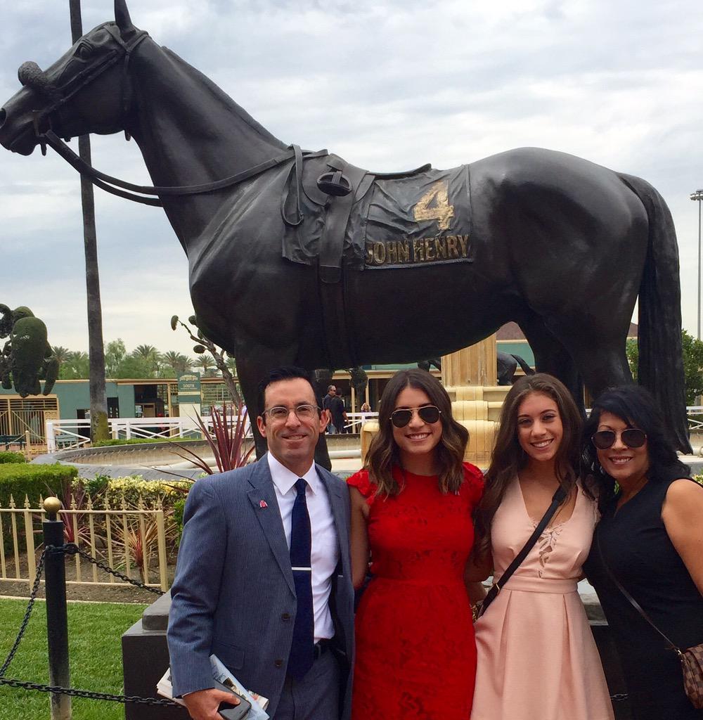moolbs's tweet photo. The Blooms are ready for Gold Cup dat at The Great Race Place #majesticcity #bloomracing @santaanitapark http://t.co/9Rt9xBIoPY