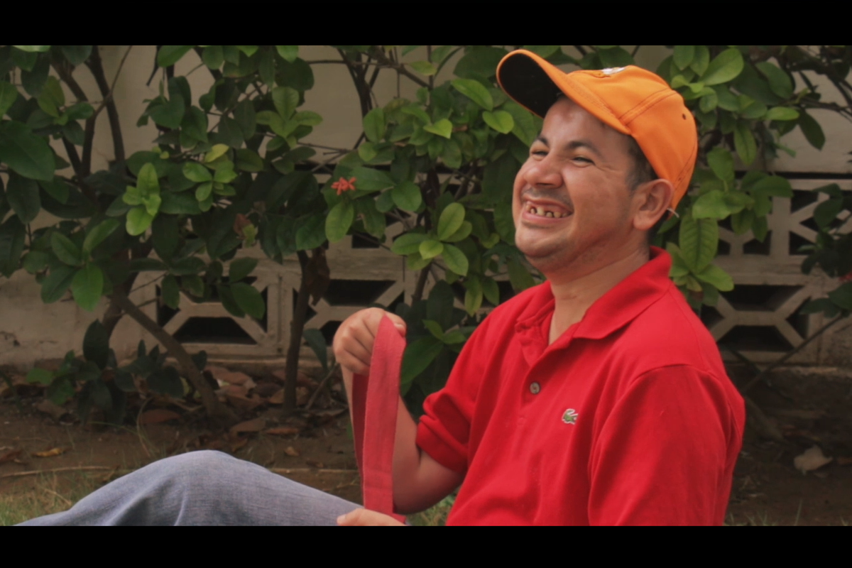 azupane's tweet photo. Las personas que menos tienen son las que mas felices son sin importar su condición #ConoceAzupane #SomosAzupane http://t.co/WiSqx0PbCh