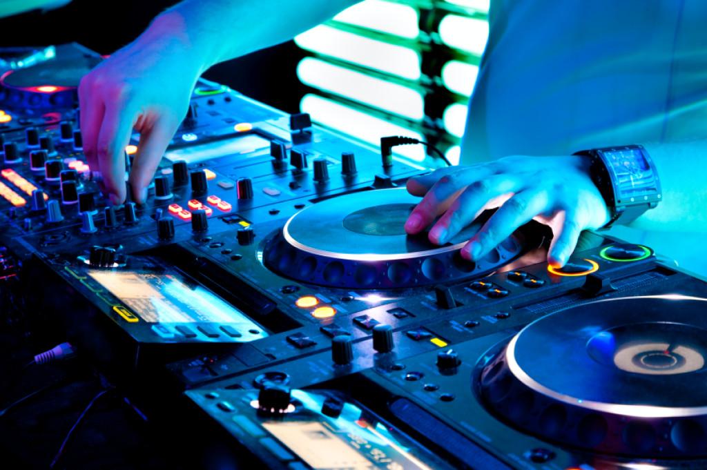 PazJrudy12's tweet image. i&apos;m the dj paz 4-1-0 the best dj of the world plugger.com/?t=fpbzxgd #plugger