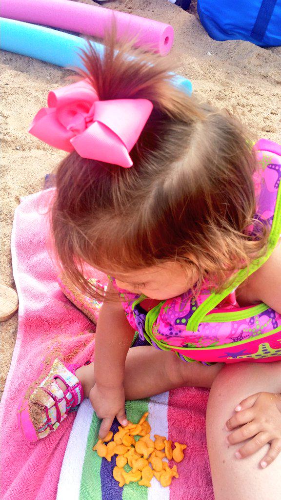 maryeivey's tweet photo. Little duck having a little snack. #summersimplicity #hgi #mysunshine http://t.co/7AOy7CfQYR