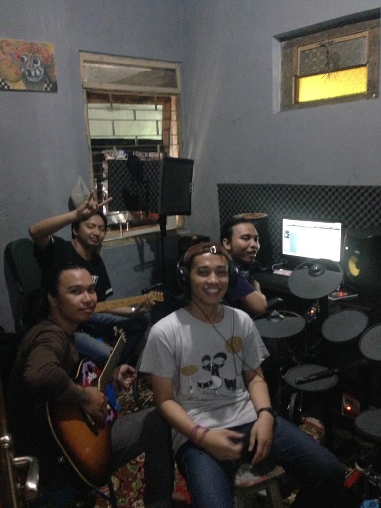 Menyelaraskan semangat kembali. Dongane cah! <a href="/SoloBluesRock/">Solo Blues Rock</a>  #beribusatuibu