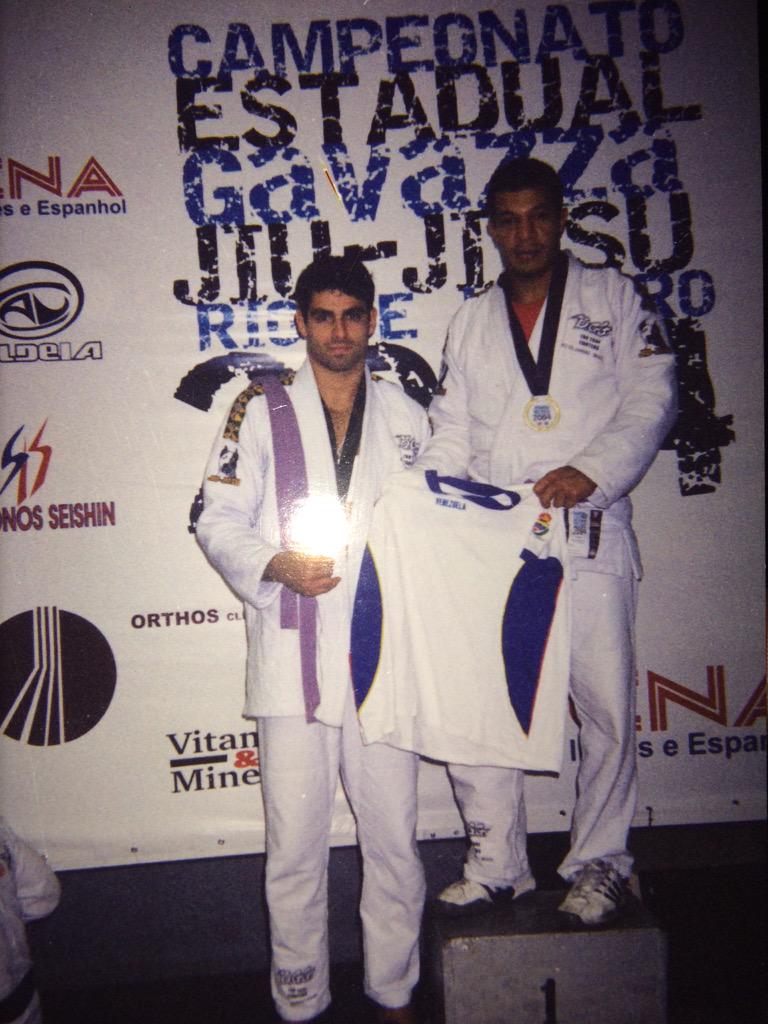 pipojitsu's tweet photo. En el estadual de río copa gavazza del 2004 campeón en peso y 2do en el absoluto @vjjteam http://t.co/XVp7A2usIJ