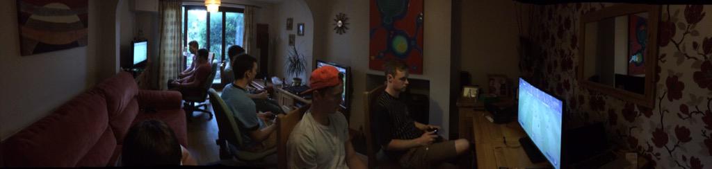 Rynoceros186's tweet photo. This is the set up #FIFANight #FIFASetUp http://t.co/1EJ5zcWvVl