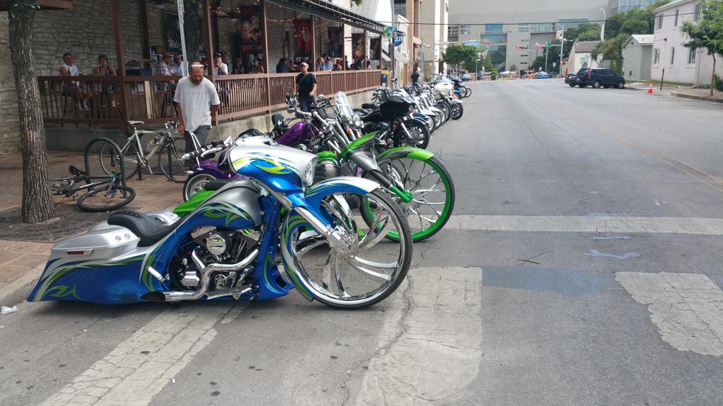 ScrubCycles's tweet photo. 6th street. http://t.co/EsQ2vQOfsm