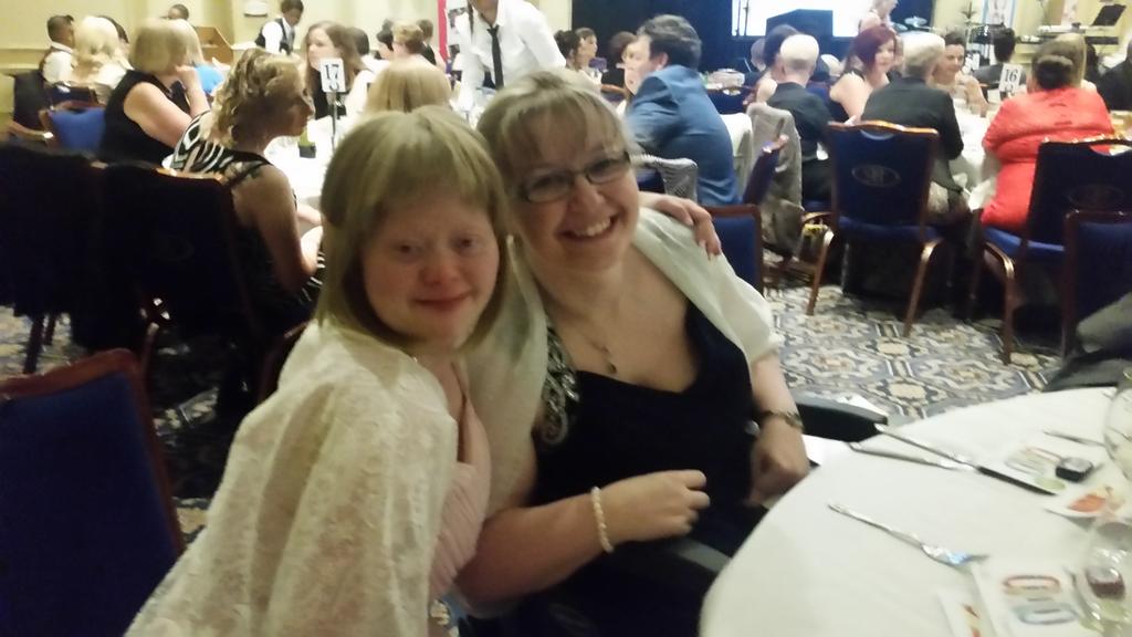 LynseydrewHP's tweet photo. @ComIntCare @murphy_shelagh @GarySD1966 @AWells086 ...Ann Marie and Amy enjoying their night 😀😀 http://t.co/9JC9ojgS8P