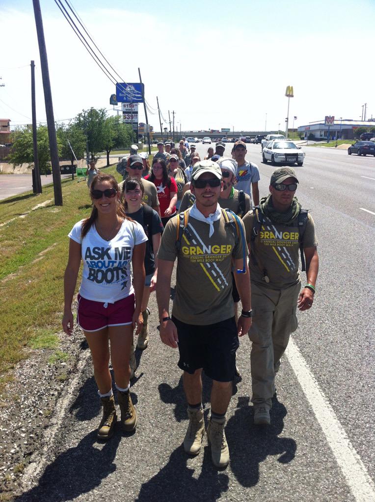 YeeYeeSmith's tweet photo. Every day is a day to thank our soldiers #onenation #yeeyee #bootwalk http://t.co/20pXOowUtI