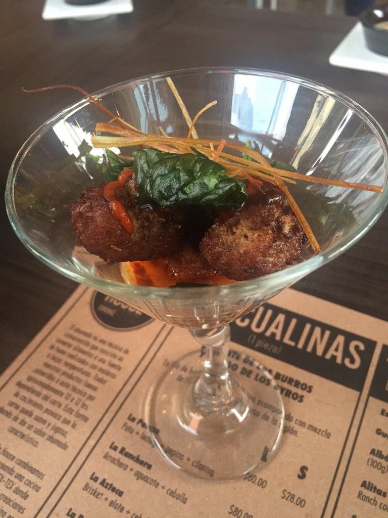 FoodandTravelMX's tweet photo. Última parada en esta #ExperienciaFT: @LaPazcuala, todo lleva tocino y se ahuma. @chefabelmx @israelsmm @PaulBentley1 http://t.co/WgfQNobrjp