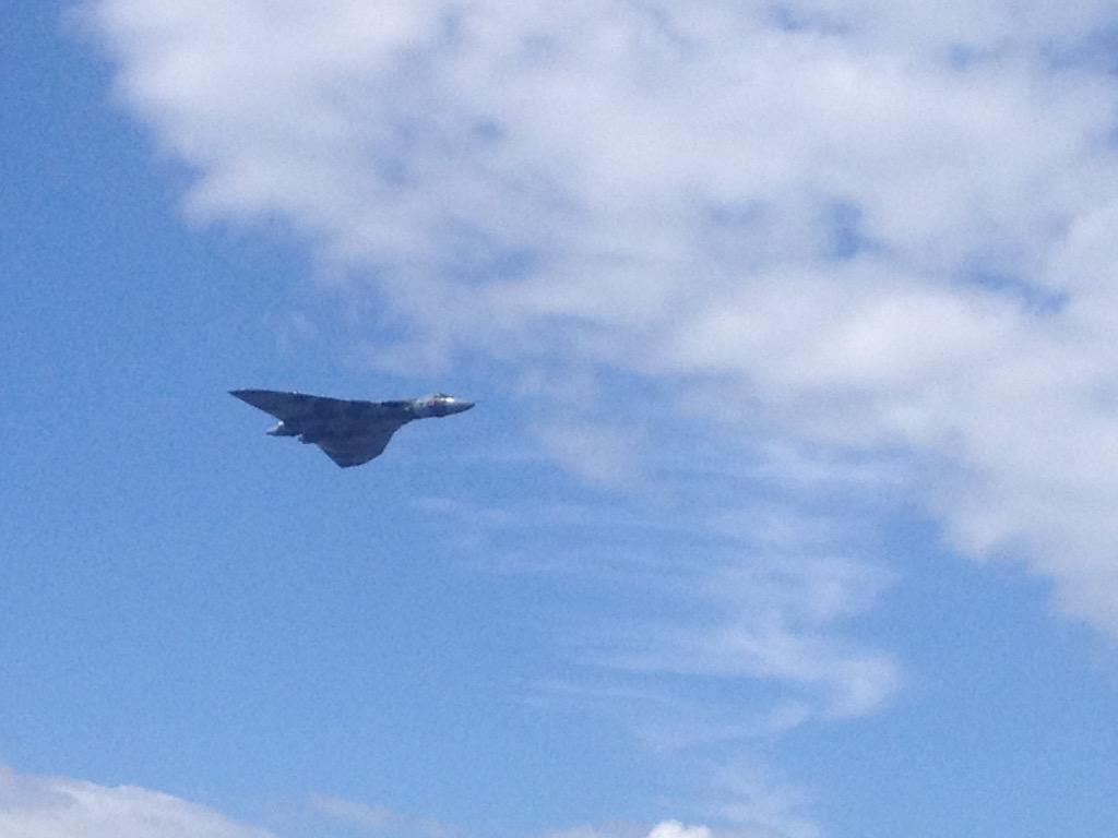 jamespawson1's tweet photo. Fly past at Elvington this afternoon @XH558 😄 http://t.co/dTcYHAsaS9