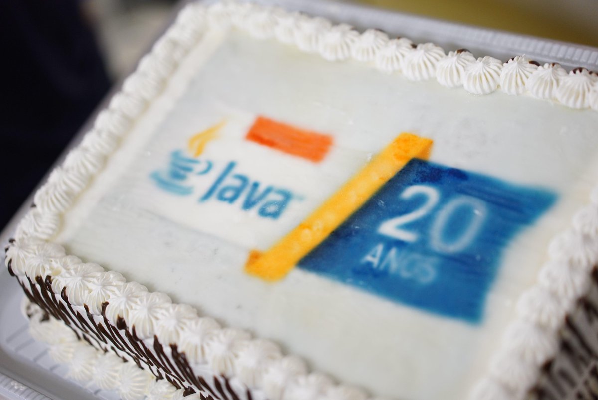 java's tweet image. A &quot;frozen&quot; cake for the #20daysofJava celebration in @uaijug  #uberlandia #NightHacking