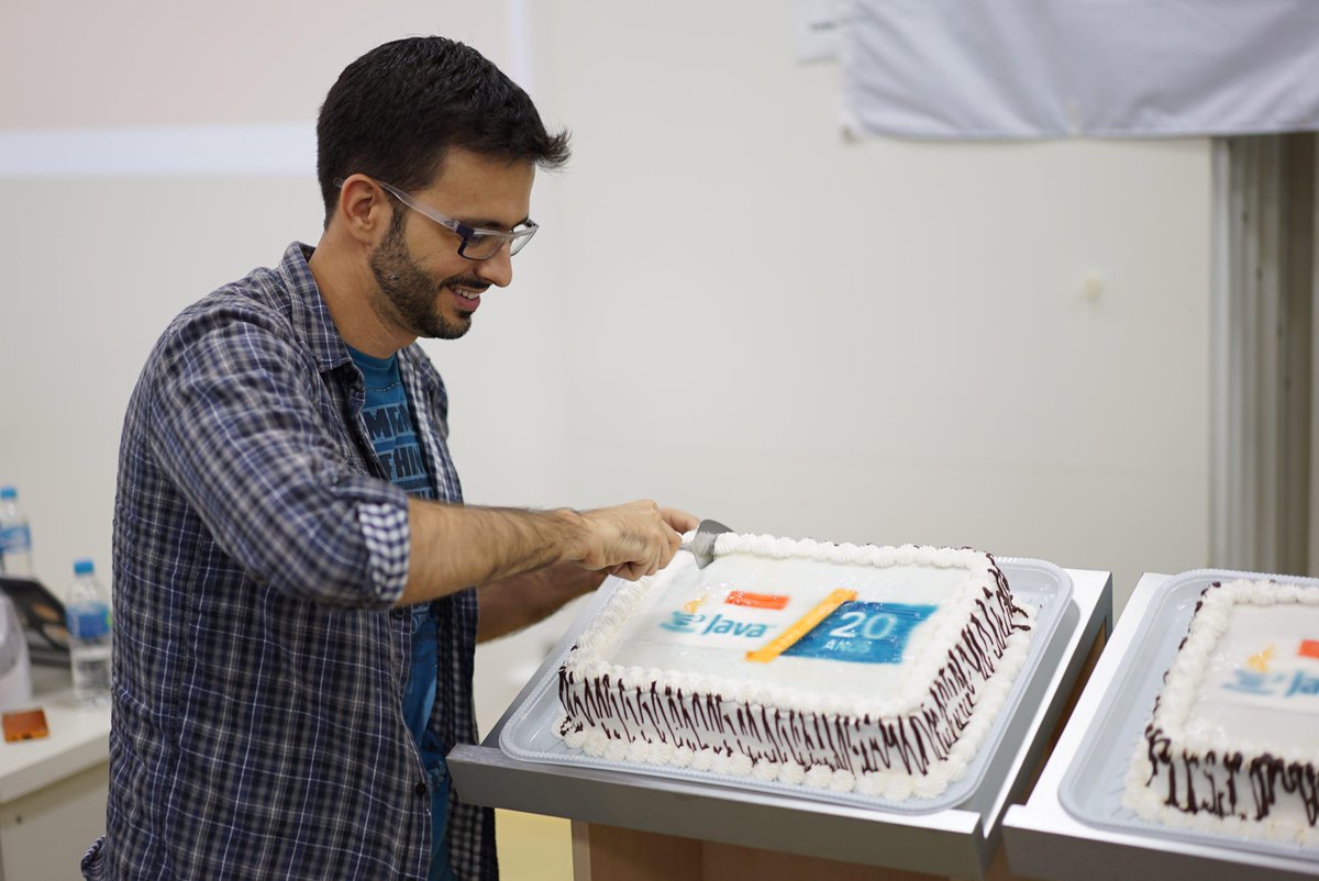 java's tweet image. A &quot;frozen&quot; cake for the #20daysofJava celebration in @uaijug  #uberlandia #NightHacking