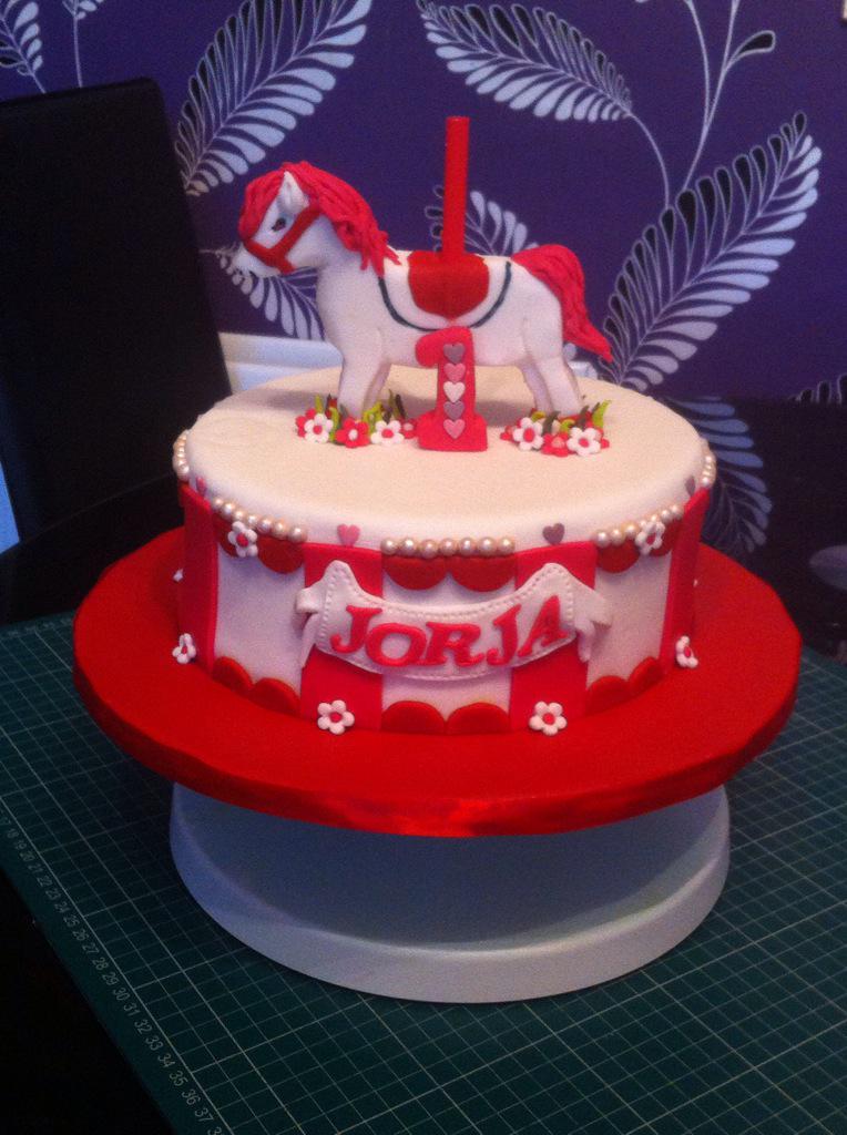 45bakerst's tweet photo. Just finish this cake.... http://t.co/8kEWChFIQ2