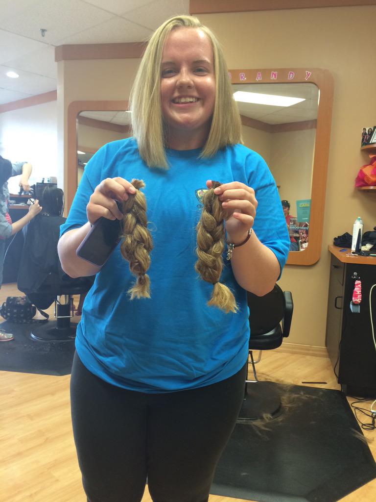 abby_fauss's tweet photo. hannah cut 10 inches off her hair today and it looks SO GOOD http://t.co/9LQQr6AOyP