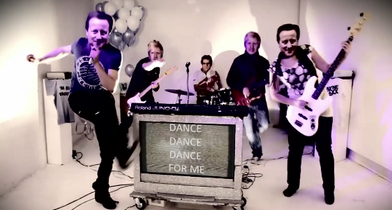 Its_Lux_'s tweet photo. Watch Bullingdon Club (supported by Tom Robinson, Billy Bragg and on Stewart Lee's website) http://t.co/x7TEUiBobD http://t.co/r5intBUrlz