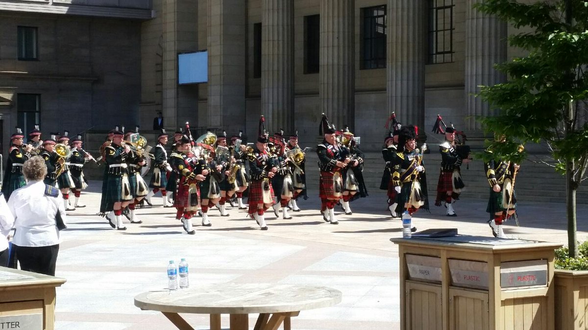 7SCOTSPipeBand's tweet photo. 51 Highland Pipers and Drummers march into Caird Hall Dundee. #7scots #51HD #recruiting #pipers #drummers http://t.co/auxqn8jFkl