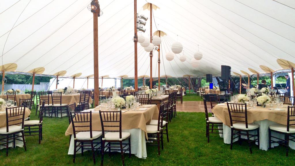 Accommodating nearly 200 guests, today's #wedding surely won't disappoint. #MarthasVineyard lambertscoveinn.com