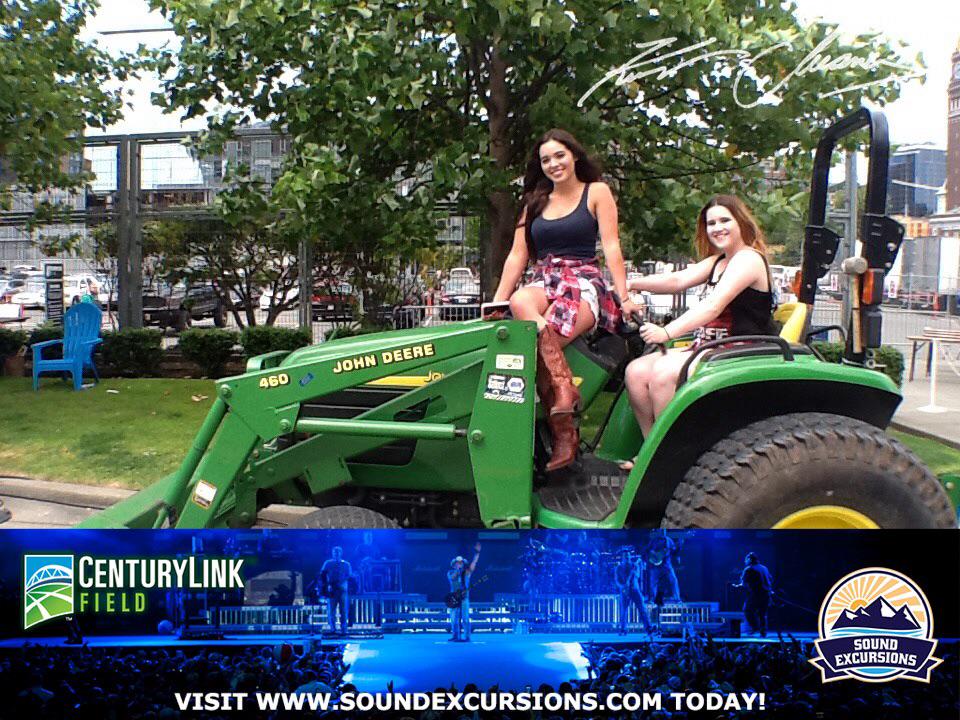 bree_munoz's tweet photo. #kennychesenyworldtour @sameright_16 #soundexcursions http://t.co/4lEdifYHov