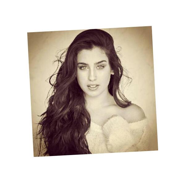iambatman977's tweet photo. #HappyBirthdayLaurenJaureguiFromMexico  Mi amor feluz cumpleaños te amo mucho mi lolo ❤❤❤@laurenjauregui http://t.co/Jx5sAXOAoB