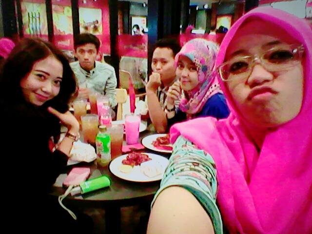 nissa1901's tweet photo. Buka puasa brg ceman² #richeesefactory #firewings #yummy #friends #togetherness #spicy #hot #delicious #kulinertegal http://t.co/Bx58zqImQI