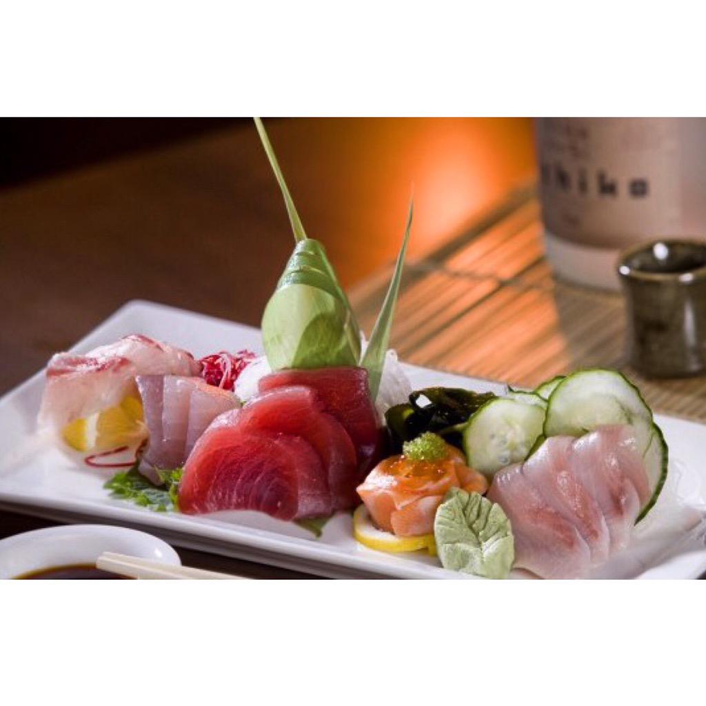Its_YPWD's tweet photo. Get Your Sushi And Get It Fast! http://t.co/7IHrq4s7Nc http://t.co/oaCXLHcPS7