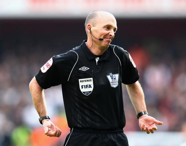 FootballCliches's tweet image. "Mike Dean on the keyboards!"