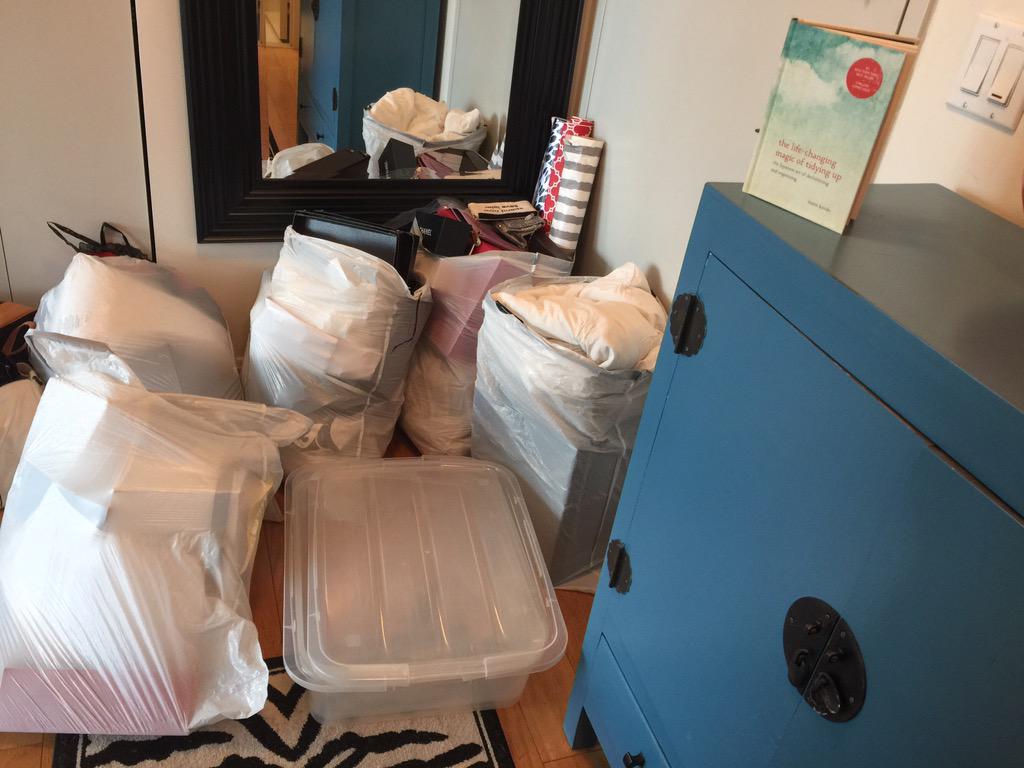 TamsenFadal's tweet photo. All I can say is thank you for showing me a new way #tidingup @KonMari_Method #mariekondo @NewSingleBook #declutter http://t.co/FPOKfgUTVF