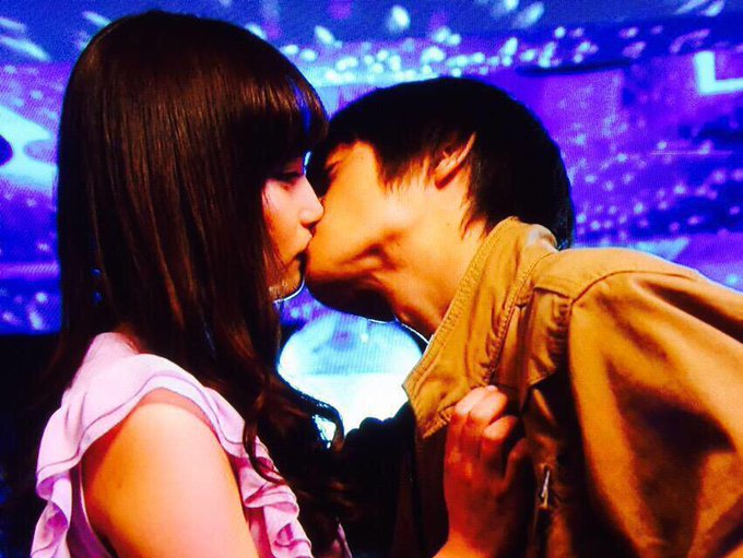 破壊力がヤバい 窪田正孝の 頭ガシッ からのキスにファン騒然 2 3 Renote リノート