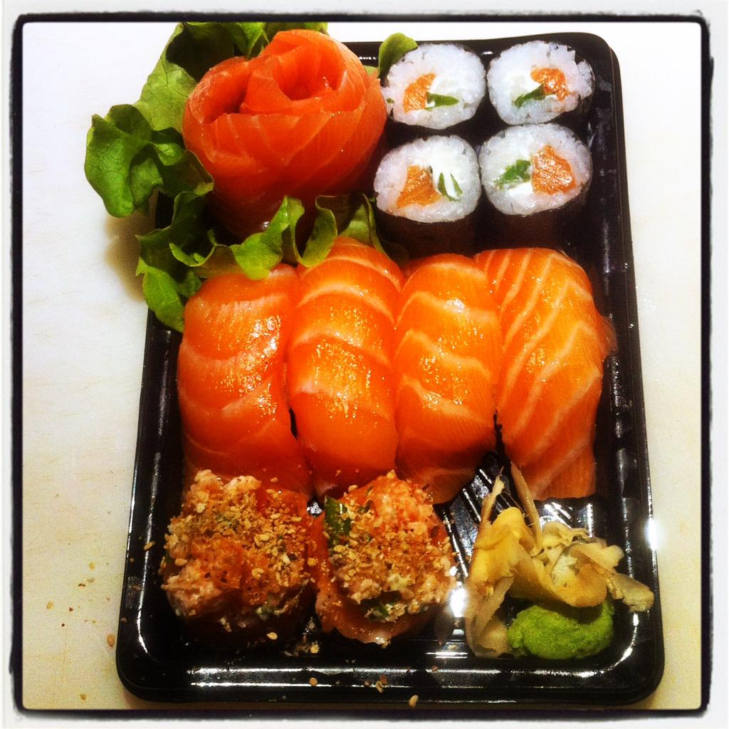 Live_Sushi's tweet photo. O Live entrega em toda cidade! 30858548 http://t.co/7tlMGnuZjG