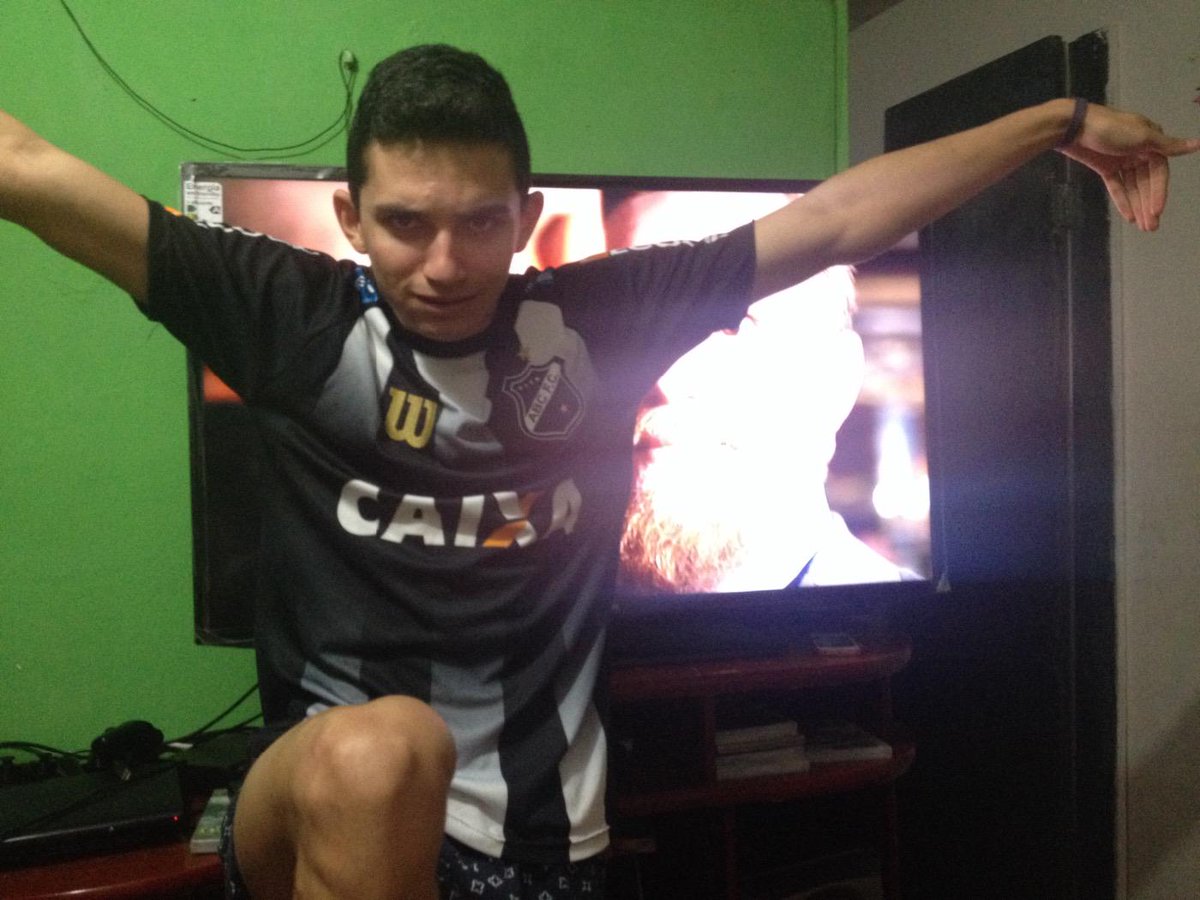 rafael_vb's tweet photo. @canalCombate #ufcnocombate http://t.co/vR0u8AxodY