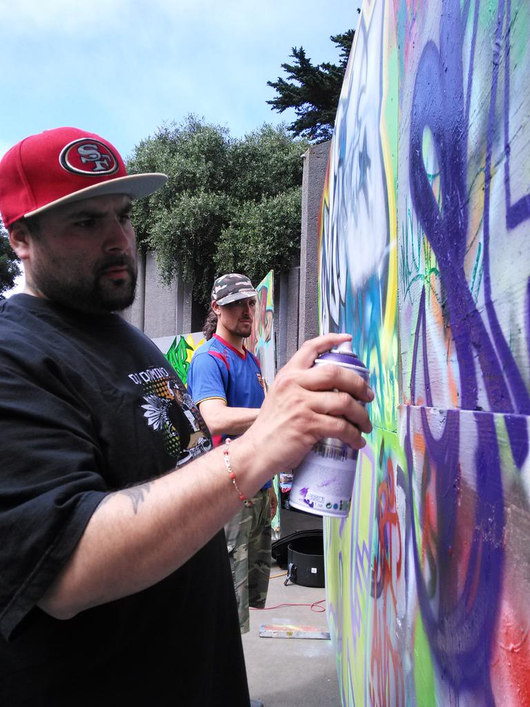 goodforshona's tweet photo. Painting @Ominoday with @spie1 the love was most definitely there! #RIPScan #RIPAndrewJosephEle #DJDomino #Dru http://t.co/jBQFAijyq6