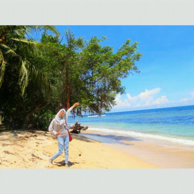 iloveaceh's tweet photo. #fotowarga | @OllaAlyafiie: Pantai Bidari di Tapaktuan, Aceh Selatan #wisataalam #iloveaceh http://t.co/aIcllevSoO