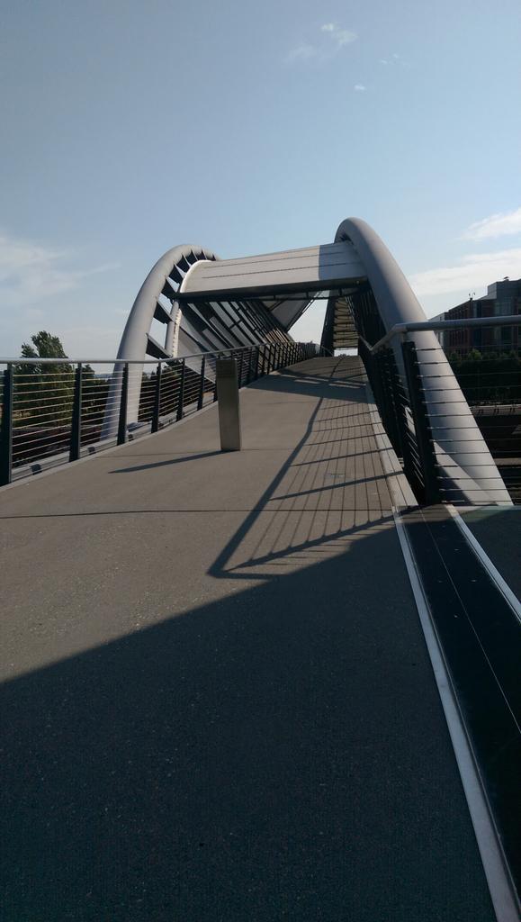 Keffy's tweet photo. Amgen DNA helix bridge. #itsaportal #ingress http://t.co/6tHqL7aGLa