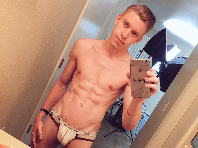 Come to the white party! #gay #gaycams #BIGCOCK http://t.co/wGhKSQOWeG http://t.co/rvlFyyeMwQ