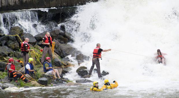 frednewspost's tweet photo. #BREAKING Rescue at Lake Linganore dam; 9 people in water
http://t.co/hRo3OGqxkP http://t.co/HPZSx1uAjL