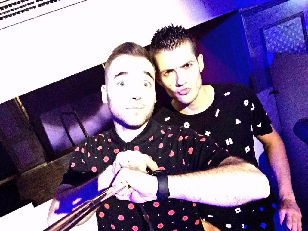 Vamos palomas!!!! Nuestros djs están a tope!!
#musicón #palomas <a href="/PepeGarcya/">Pepe Garcia</a> <a href="/navaloncreative/">Antonio Navalon ★</a>