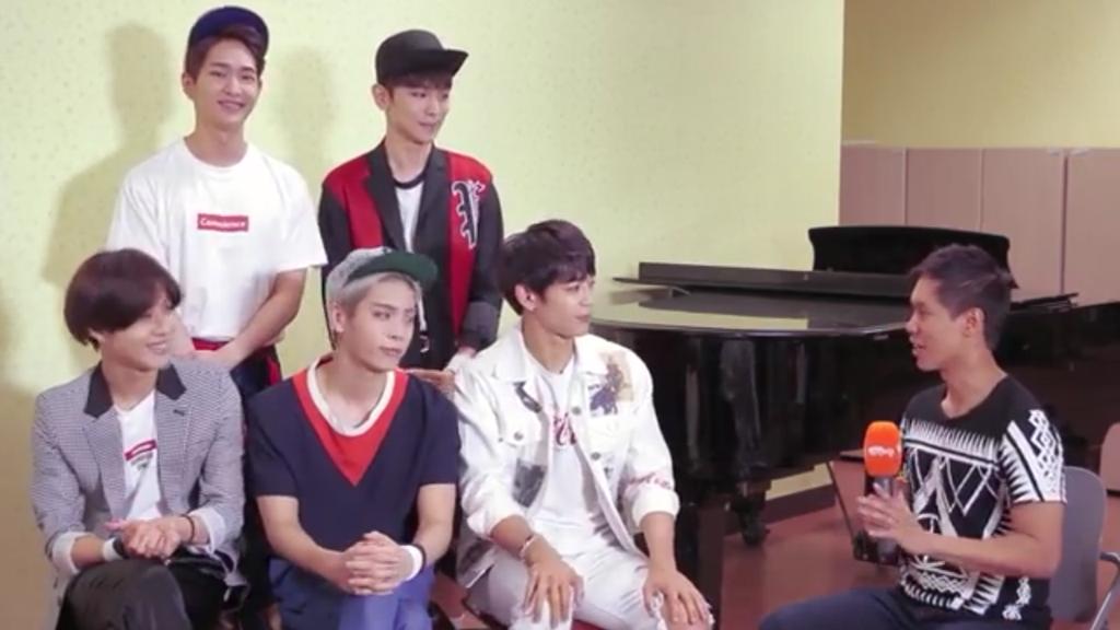thaluuu's tweet photo. 150628 SHINee on their new album "Odd" [SBS PopAsia TV interview] https://t.co/KiNuec7gOg http://t.co/H5XBGBCRye