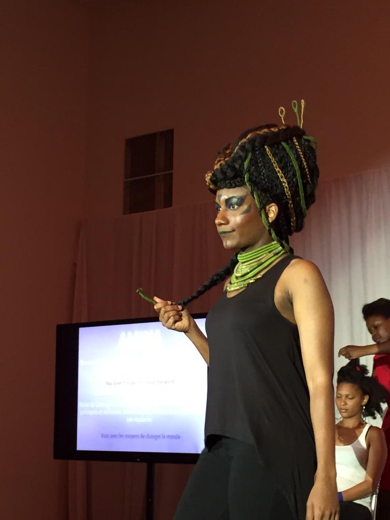 NHCCanada's tweet photo. En direct de la compétition de coiffure, qui va gagner?#nhcc http://t.co/RpQ8Cd1vtV