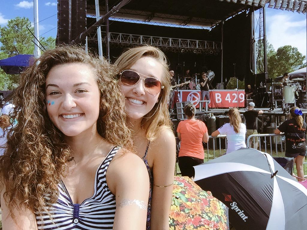 Mackenzie_Dugan's tweet photo. Freedom Fest!🎶🇺🇸 #ffjax http://t.co/O3S8V03ImW