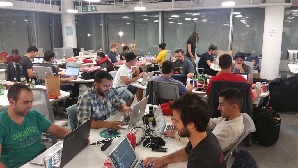 Stephanie_Y_Lee's tweet image. 3am #hackathon warriors powering through the night! #DestinationHack #London @Sabre_Corp #ReinventTravel