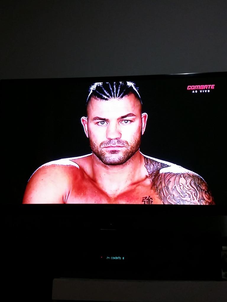 ale04xande's tweet photo. #ufcnocombate #gomachida #lyotomachida http://t.co/HwM8aWzmM4