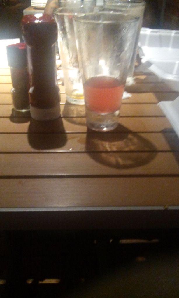 Only4DaReal251's tweet photo. TgiFridays#La'Famila http://t.co/1HdIeOeGaC