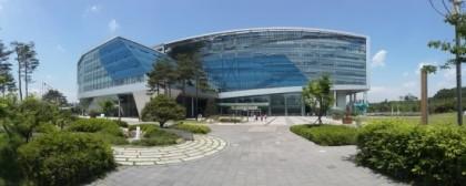 날씨 좋은 요즘!
#성남시 에서 산책은 어떠세요?~
여기는 성남시청입니다♡.♡
<a href="/Jaemyung_Lee/">이재명</a>