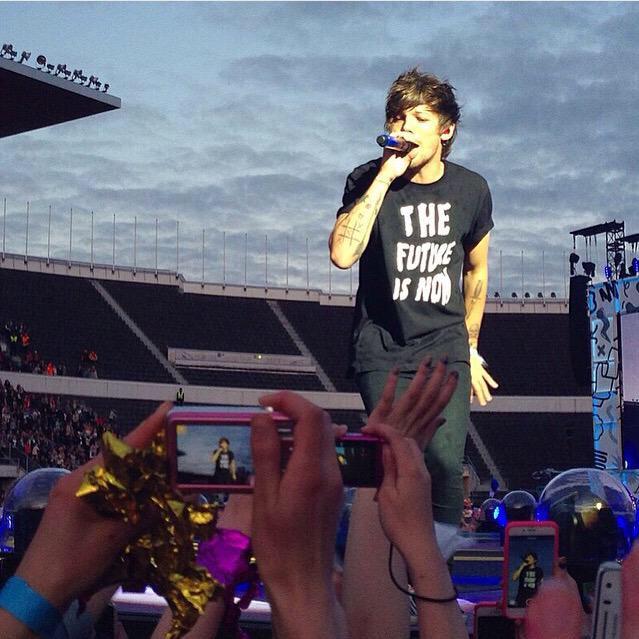 1DGlobalAlert's tweet photo. The boys on stage in Finland 6.27.15 (via @_1DSlovakia ) -F http://t.co/oehTX3M6yP