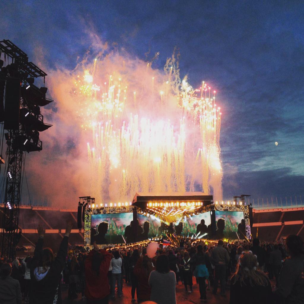 veeraleppaniemi's tweet photo. Thank you @onedirection #onedirection #helsinki  @Real_Liam_Payne @Harry_Styles @NiallOfficial @Louis_Tomlinson http://t.co/rWbL1qUseT