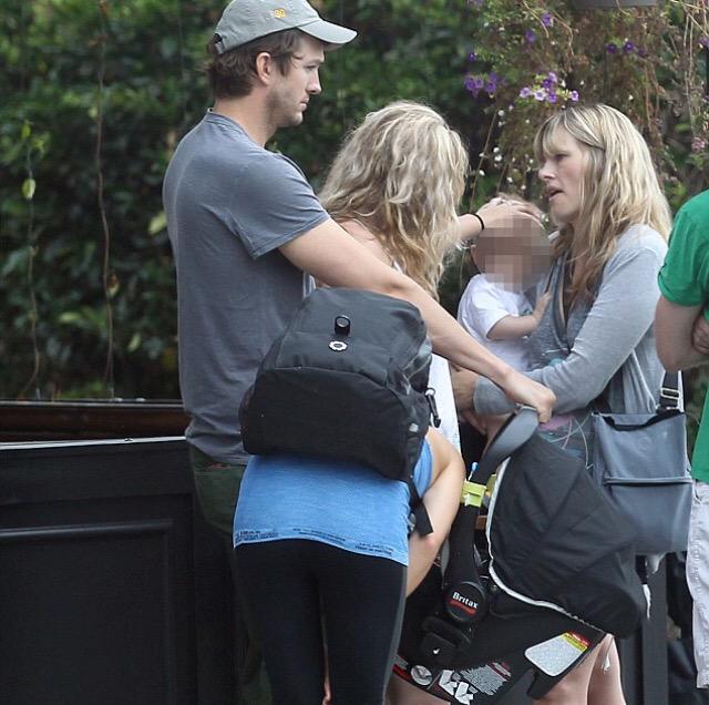 Mila Kunis Grabs Lunch With Ashton Kutcher S Pregnant Sister Ashton Kutcher Mila Kunis Pregnant Celebrities Tausha Kutcher Just Jared