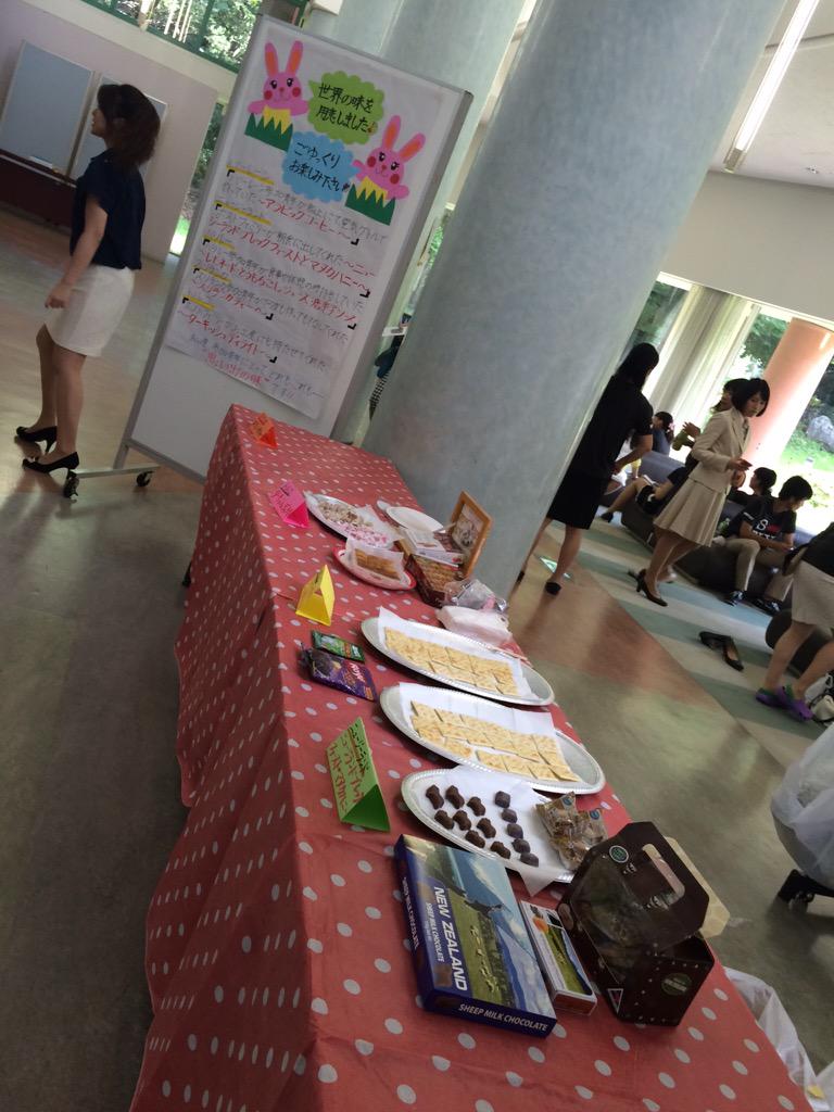 swy27Japan's tweet photo. 休憩時間には、派遣先の国のお菓子・飲み物をご用意🎵おたのしみに！ http://t.co/qxD8RNdRQc