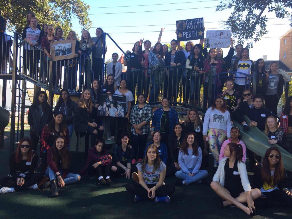 klementyde's tweet photo. @Ashton5SOS we had a #5sosfamperth meet up today. there was over 65 of us http://t.co/cwKlahZ8r0