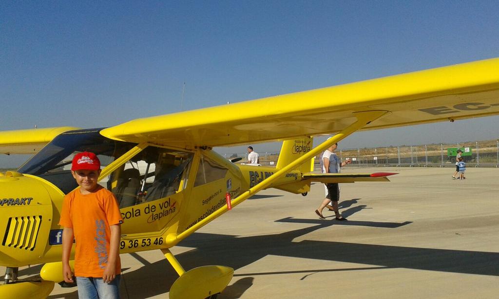 Disfrutant d'un dia radiant i gaudint del món de l'aviació a #lleidaalguaire <a href="/LleidaAirChlnge/">Lleida Air Challenge</a> <a href="/324cat/">3catinfo</a> <a href="/esport3/">Esport3</a>