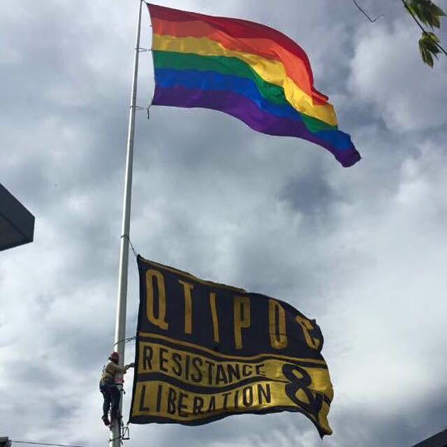 theraven219's tweet photo. #qtipocresistance #stonewallwasarebellion #blacklivesmatter
Flag unfurled, heart full. http://t.co/nMNkHBFuly